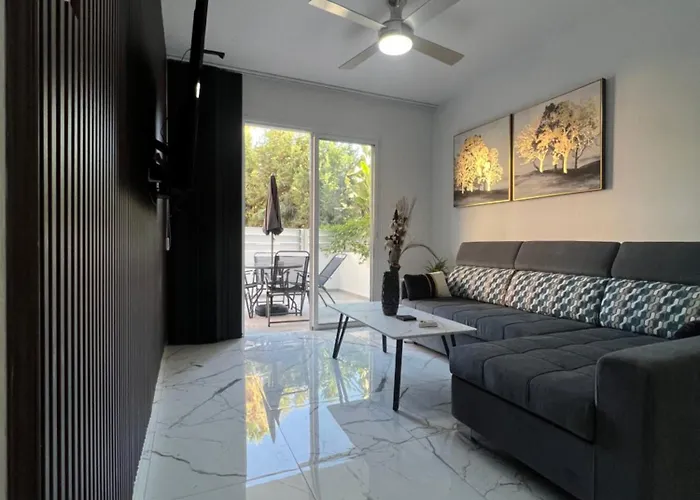 A5 Luxe Oasis Retreat - 3 Minute Drive To Beach