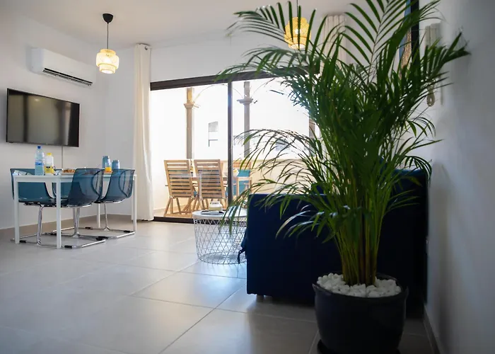 Seaside Modern Flat With Pool Queens Gardens 211