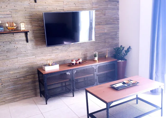 Seaside Rustic Flat In Harbour Tourist Area