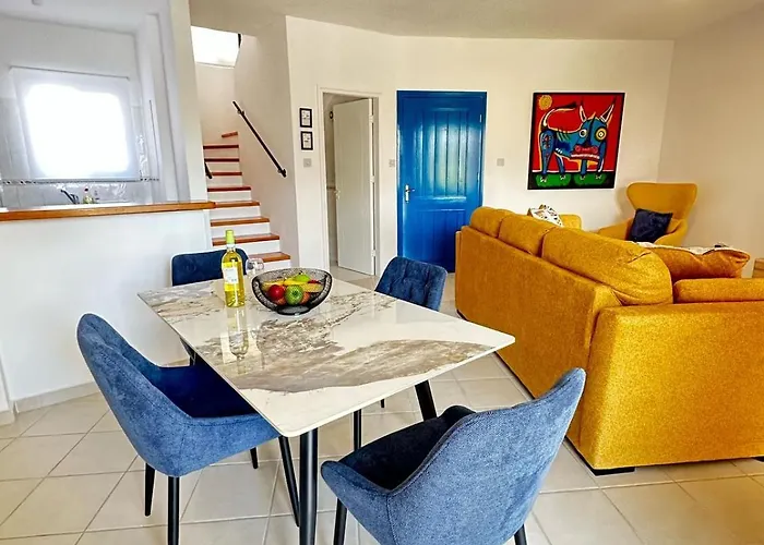 Two Bedroom Marsefino Amazing Townhouse-Apartment