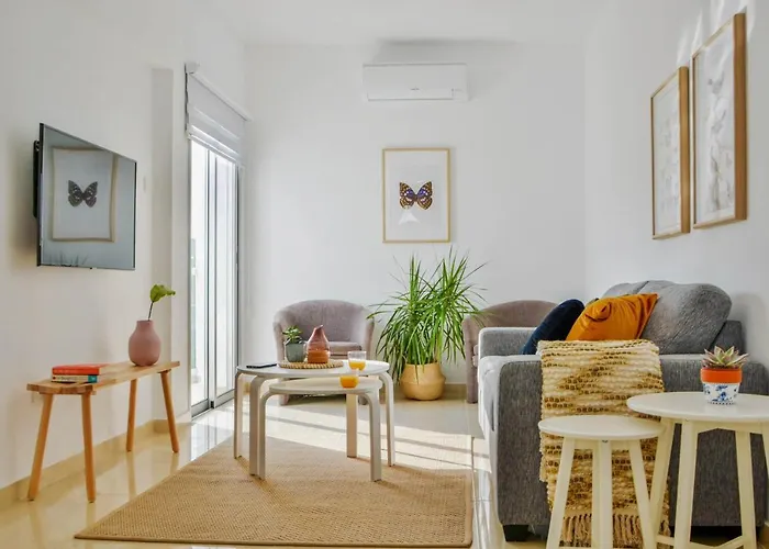 Phaedrus Living: Seaside Luxury Flat Lighthouse 67