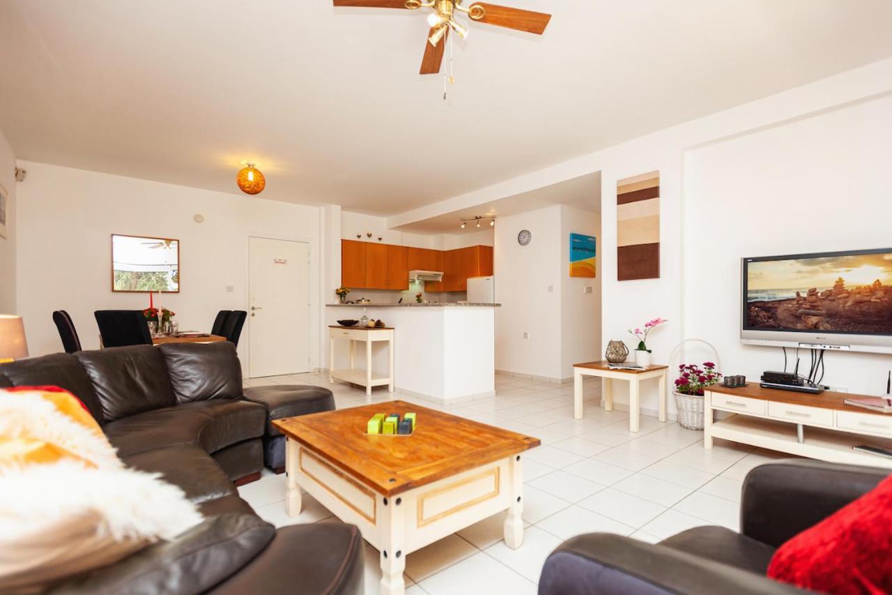 Apartment In Hesperides Gardens *
