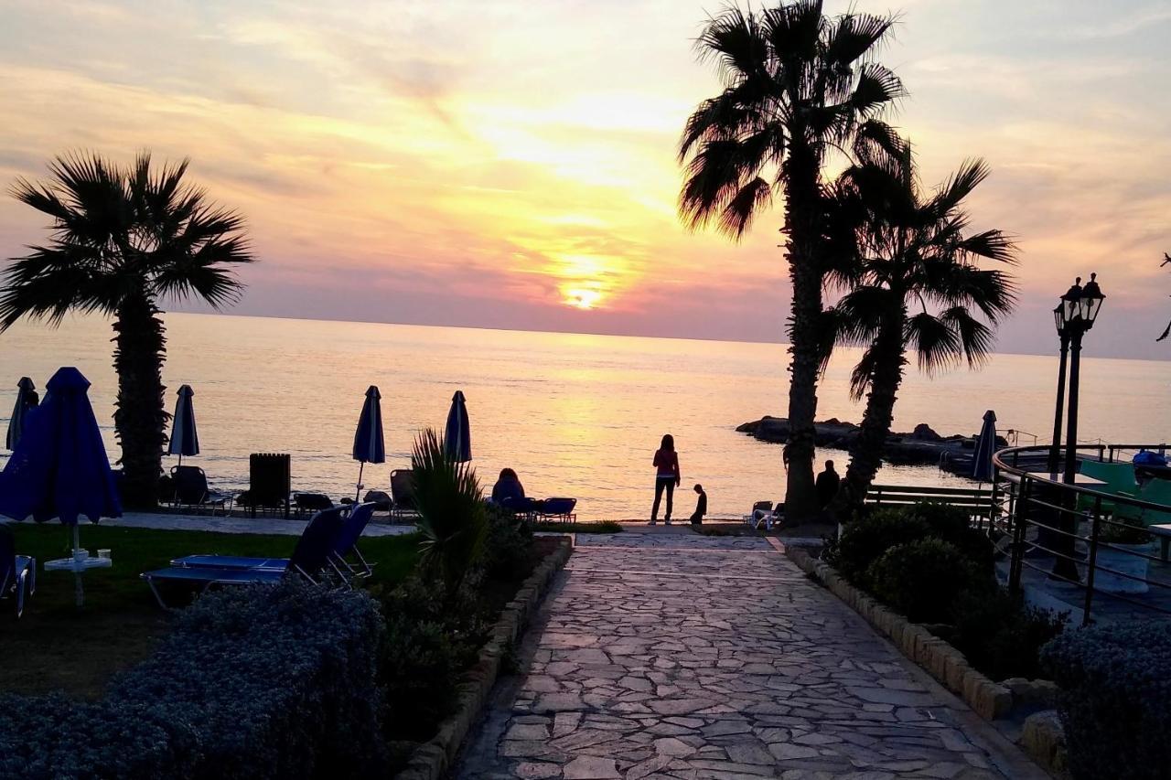 Faros Beach B101 Apartment