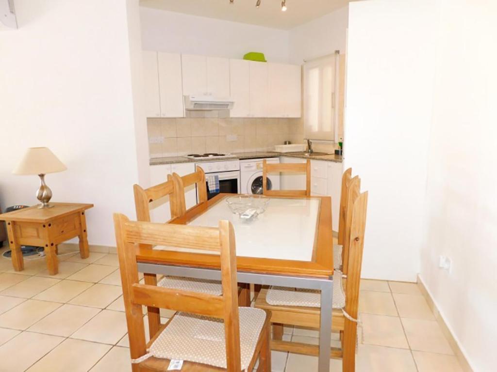 Limnaria Gardens Two Bed With Terrace And Pool Close To Apartment *