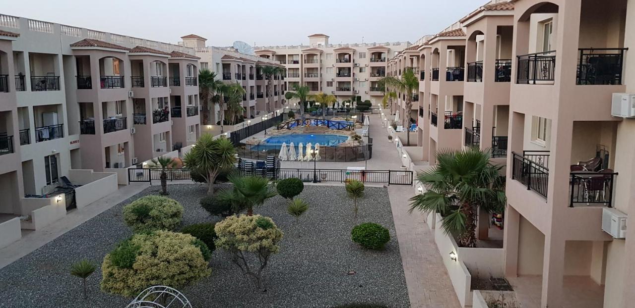 Ground Floor Leading To Pool Eg5, 2 Bedrooms, Free Wifi Apartment Paphos