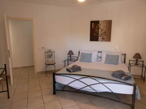 Apartment Limnaria Gardens Two Bed With Terrace And Pool Close To