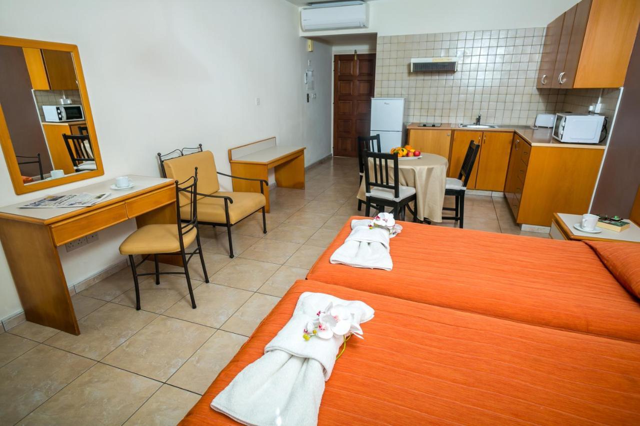 Crystallo Aparthotel Paphos