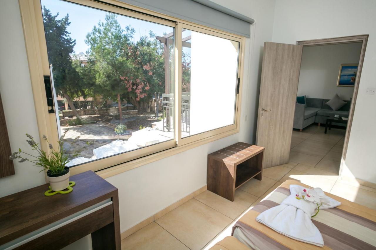 Crystallo Aparthotel 3*