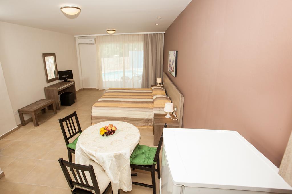 Aparthotel Crystallo 3*