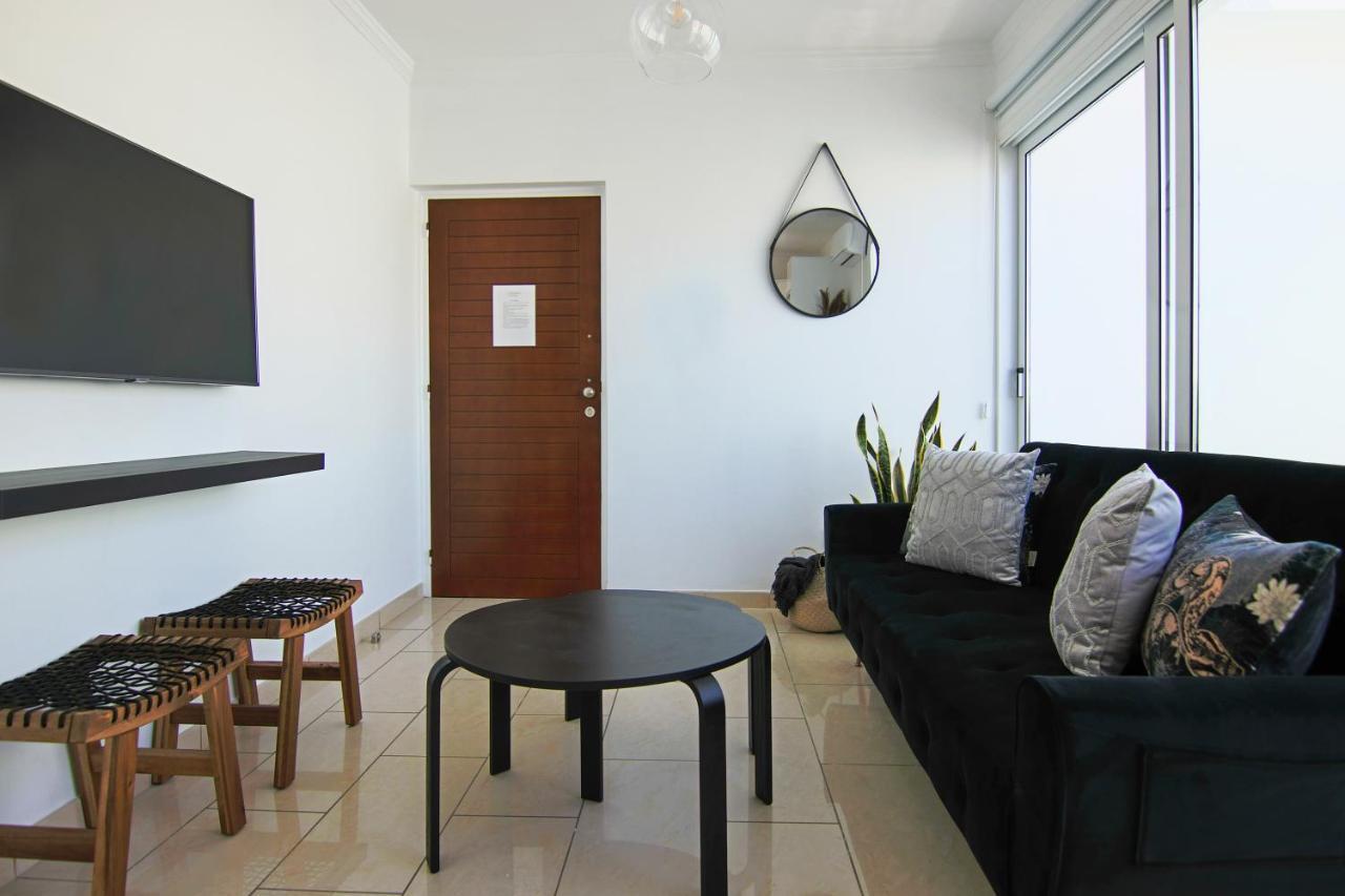 Phaedrus Living: Seaside Luxury Flat Lighthouse 62