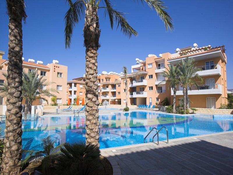 Iris Village Universal