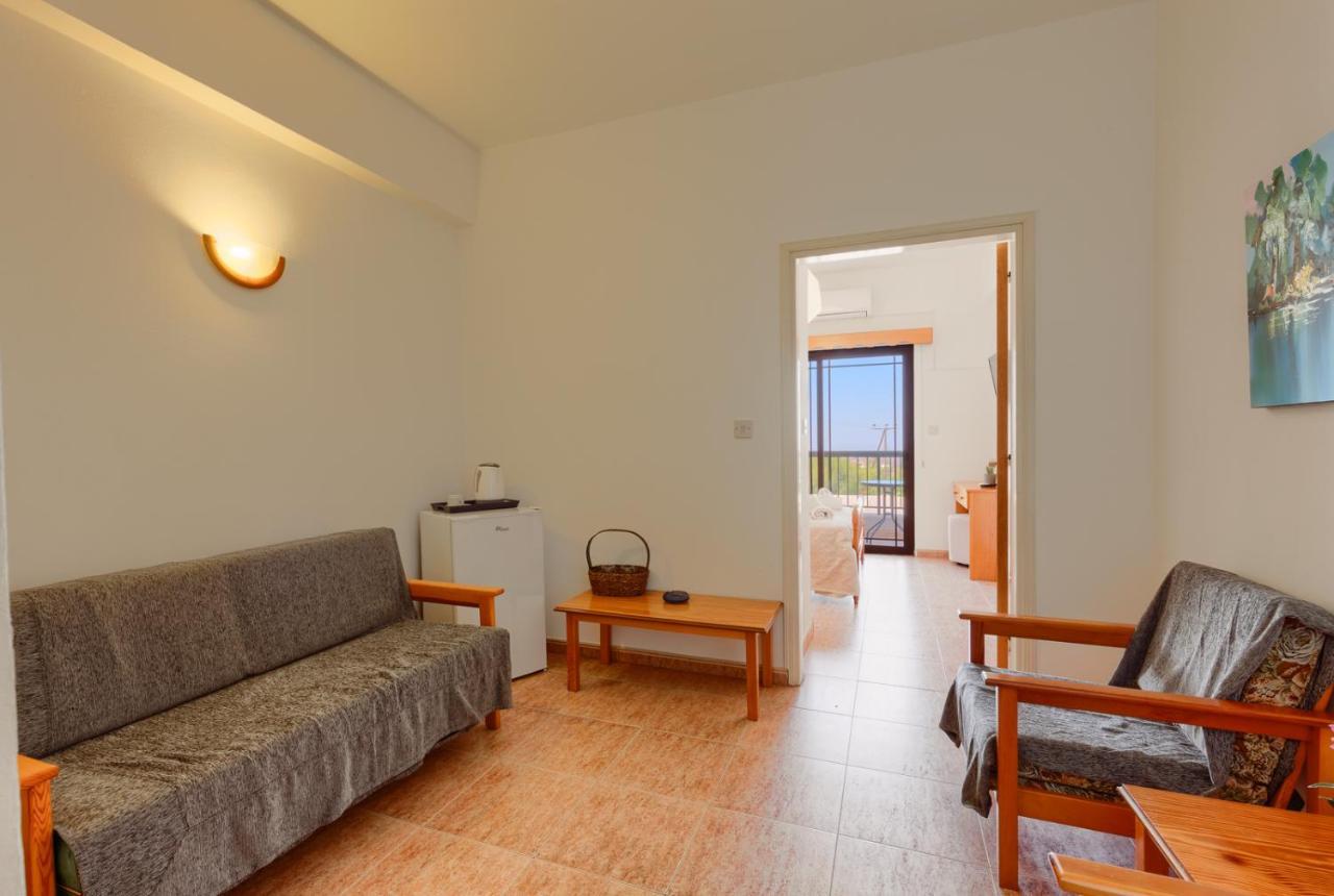 Kyparissos * Paphos