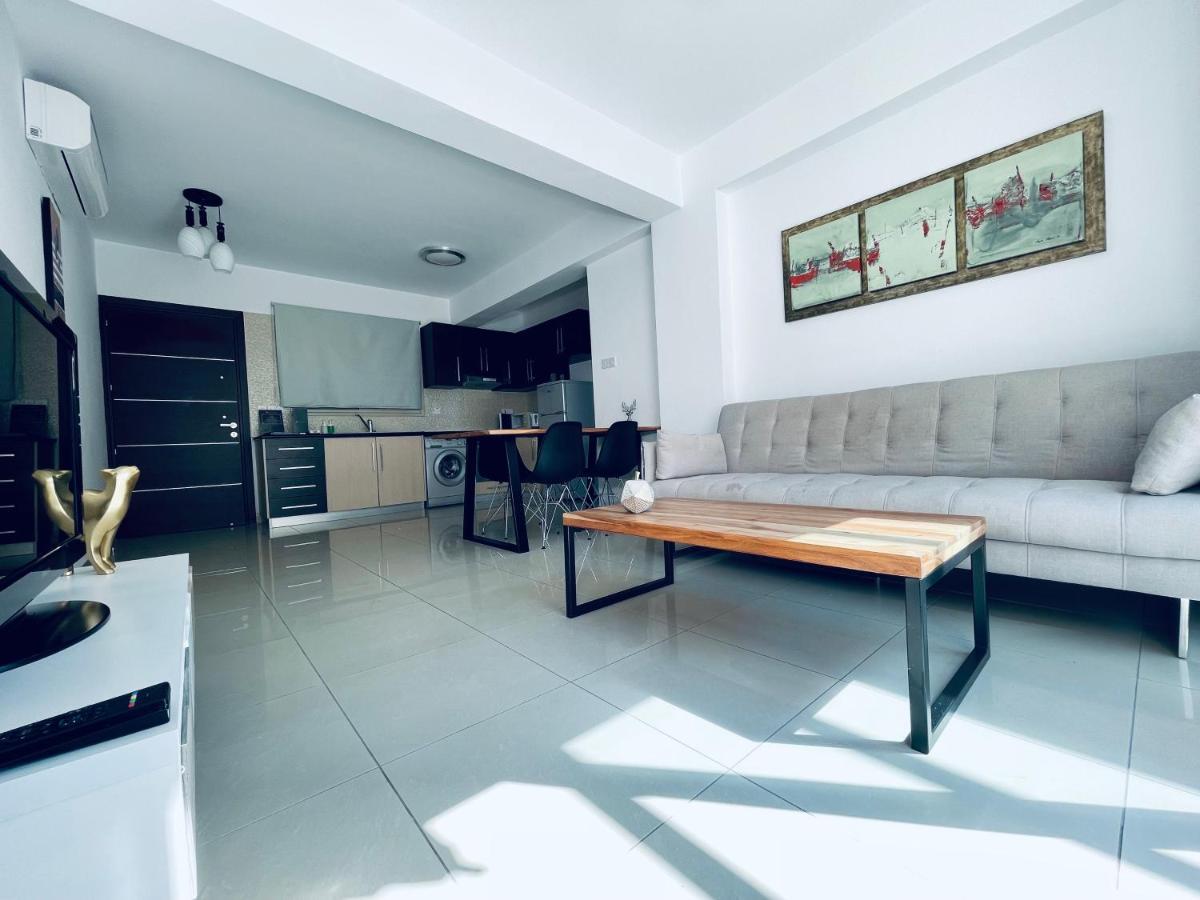 Oracle C-102 1 Bedroom Apartment