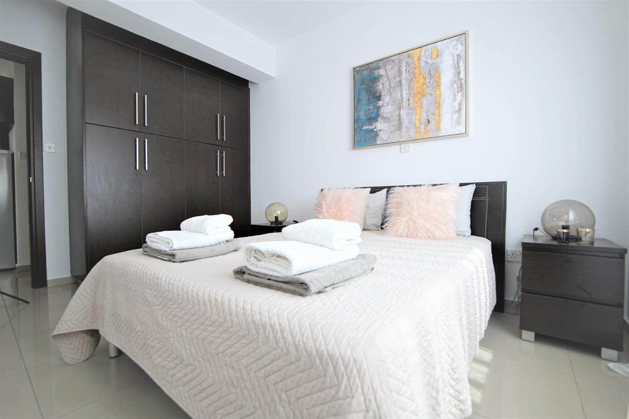 Oracle C-102 1 Bedroom Apartment *