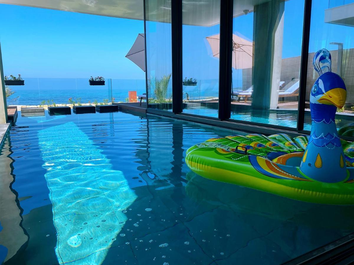 Faros Beach Front Residences No.1, Villa *