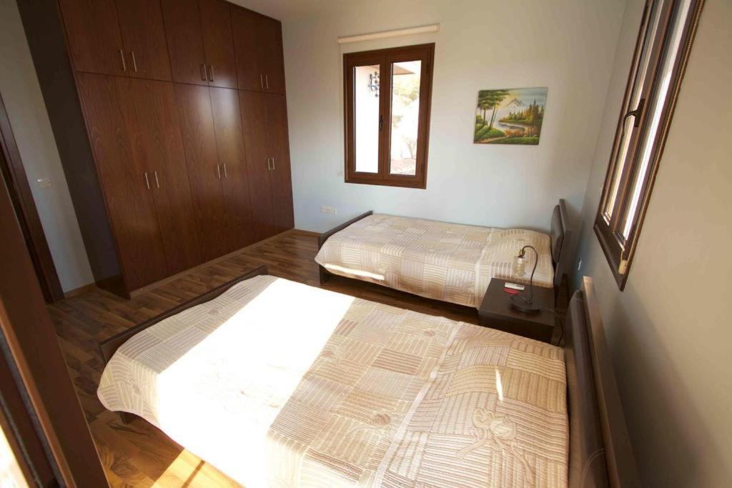 Villa Kinousa 1 *