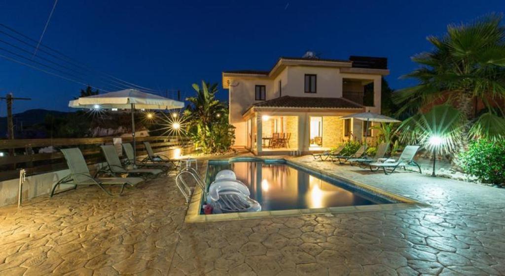 Villa Kinousa 1 *
