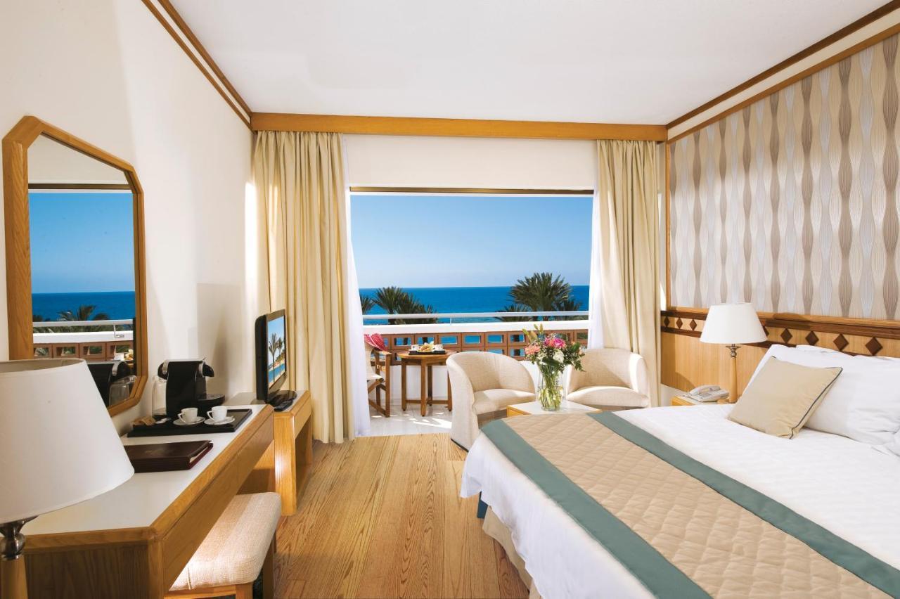 Constantinou Bros Pioneer Beach Hotel Paphos