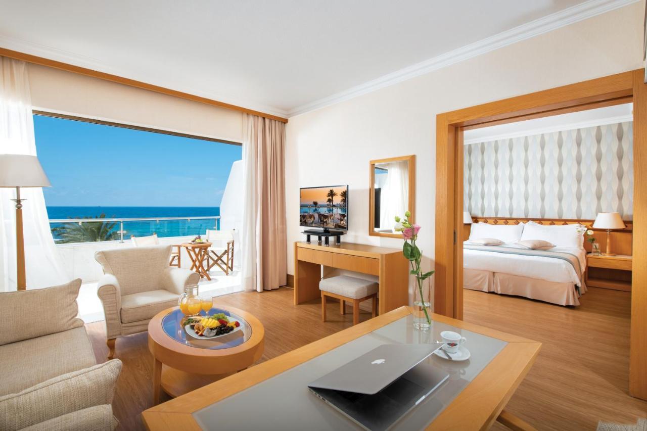 Constantinou Bros Pioneer Beach Hotel Paphos