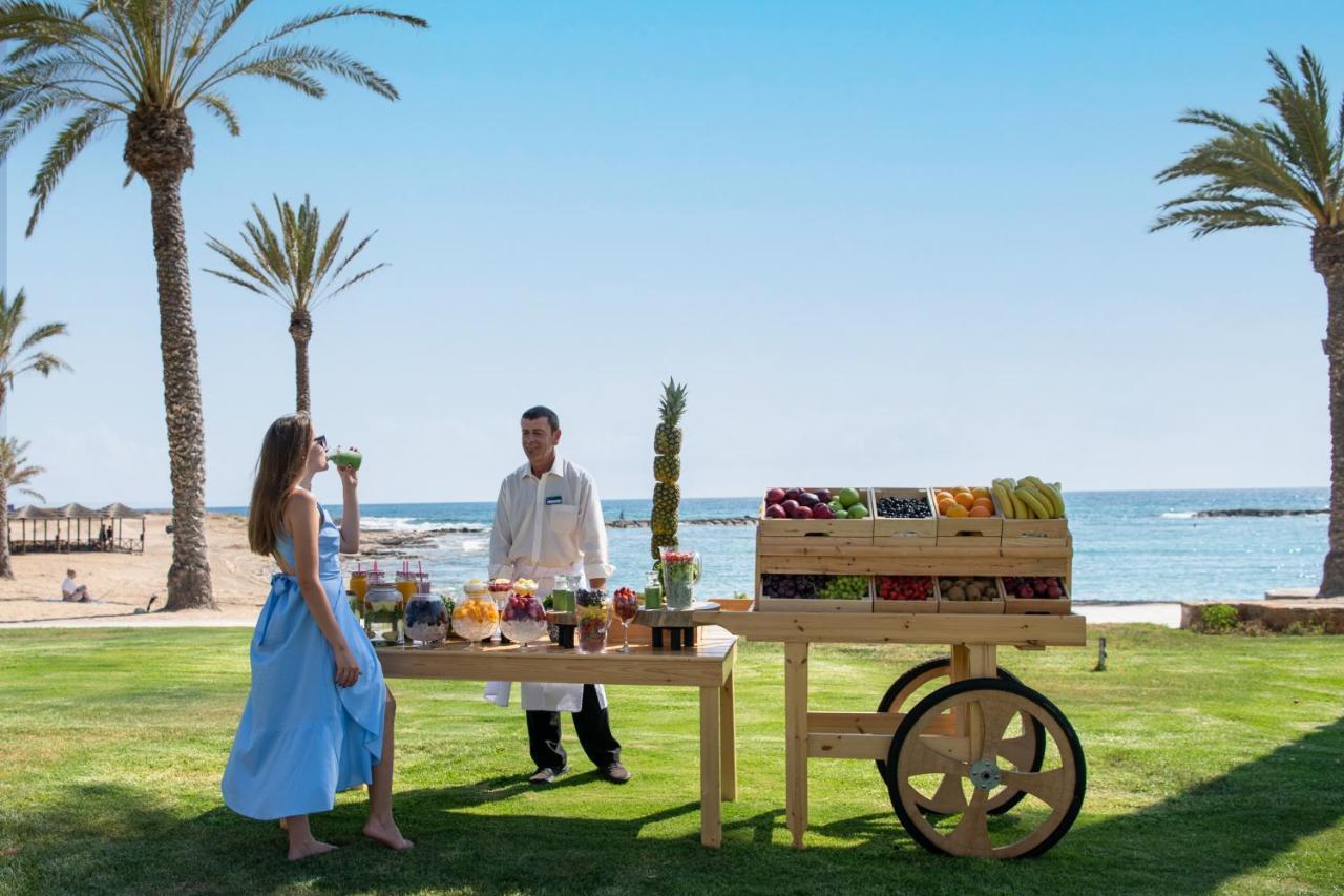 Constantinou Bros Pioneer Beach Hotel