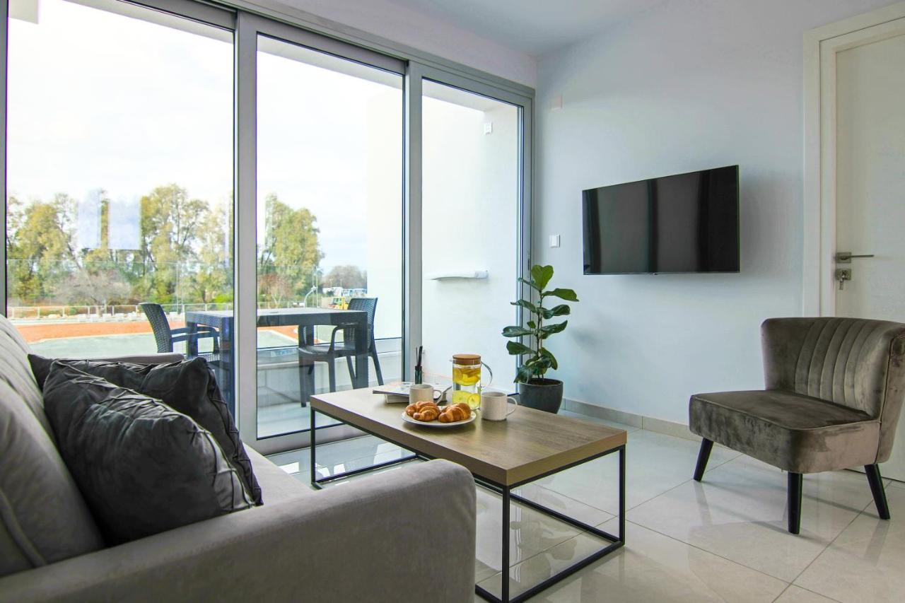 Phaedrus Living - Seaside Executive Flat Harbour 101