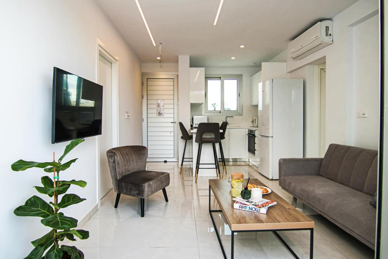 Phaedrus Living - Seaside Executive Flat Harbour 101 *