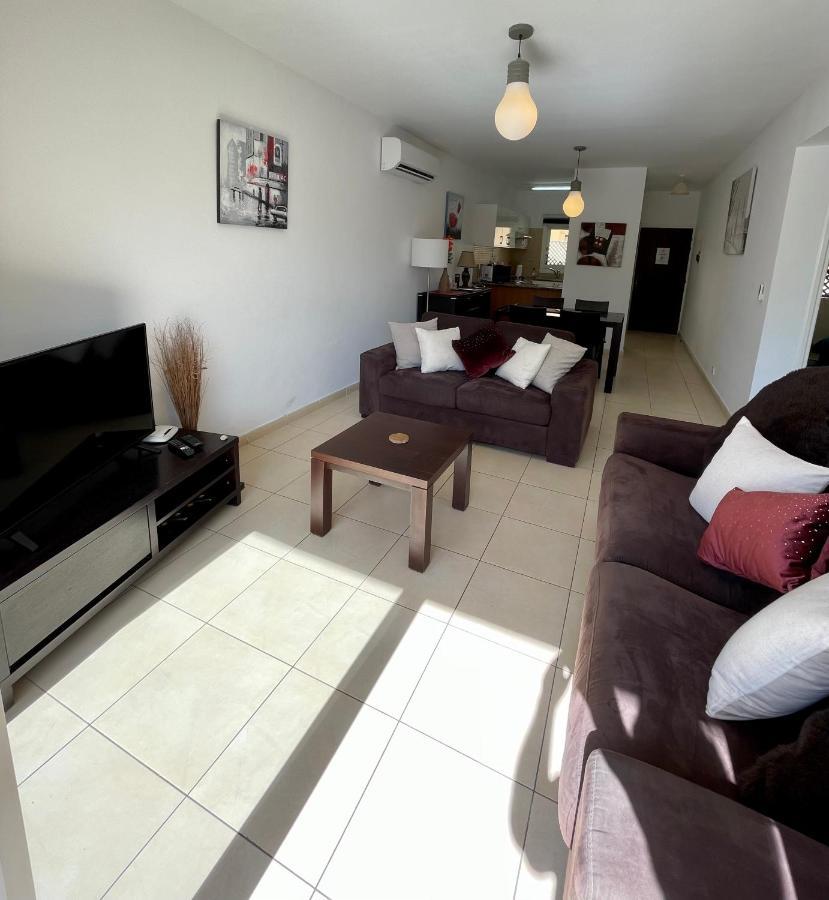 Apartment 109 Queens Gardens, *