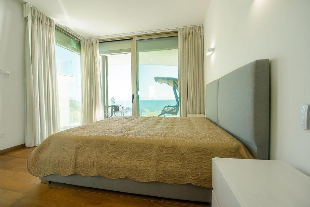 Adonis Beach Villas No.32 *