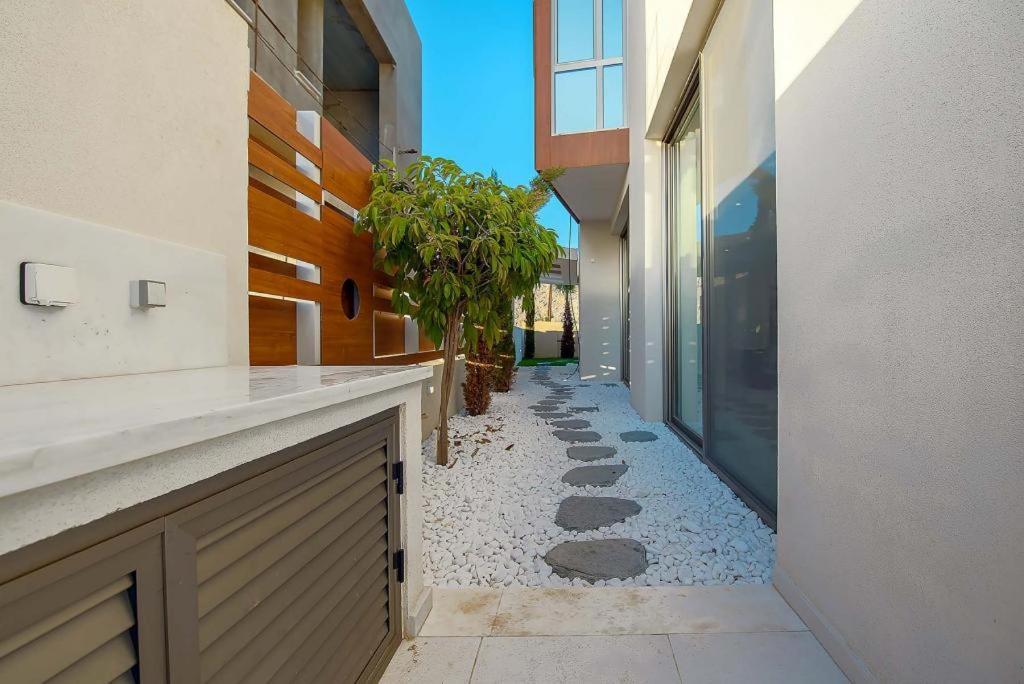 Adonis Beach Villas No.32 *