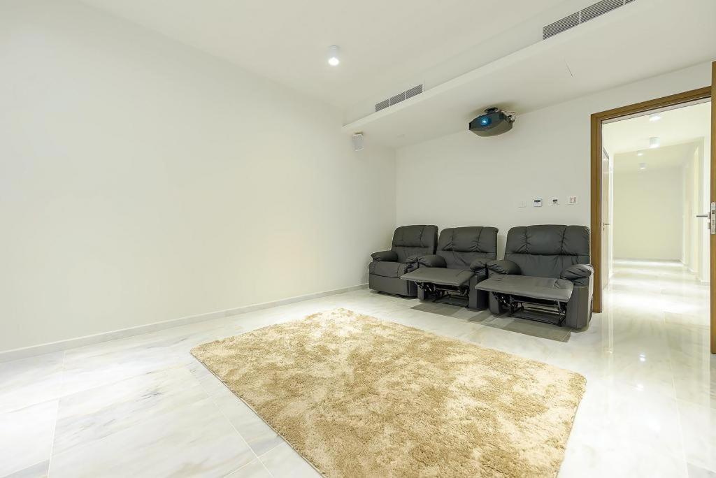 Adonis Beach Villas No.32 *