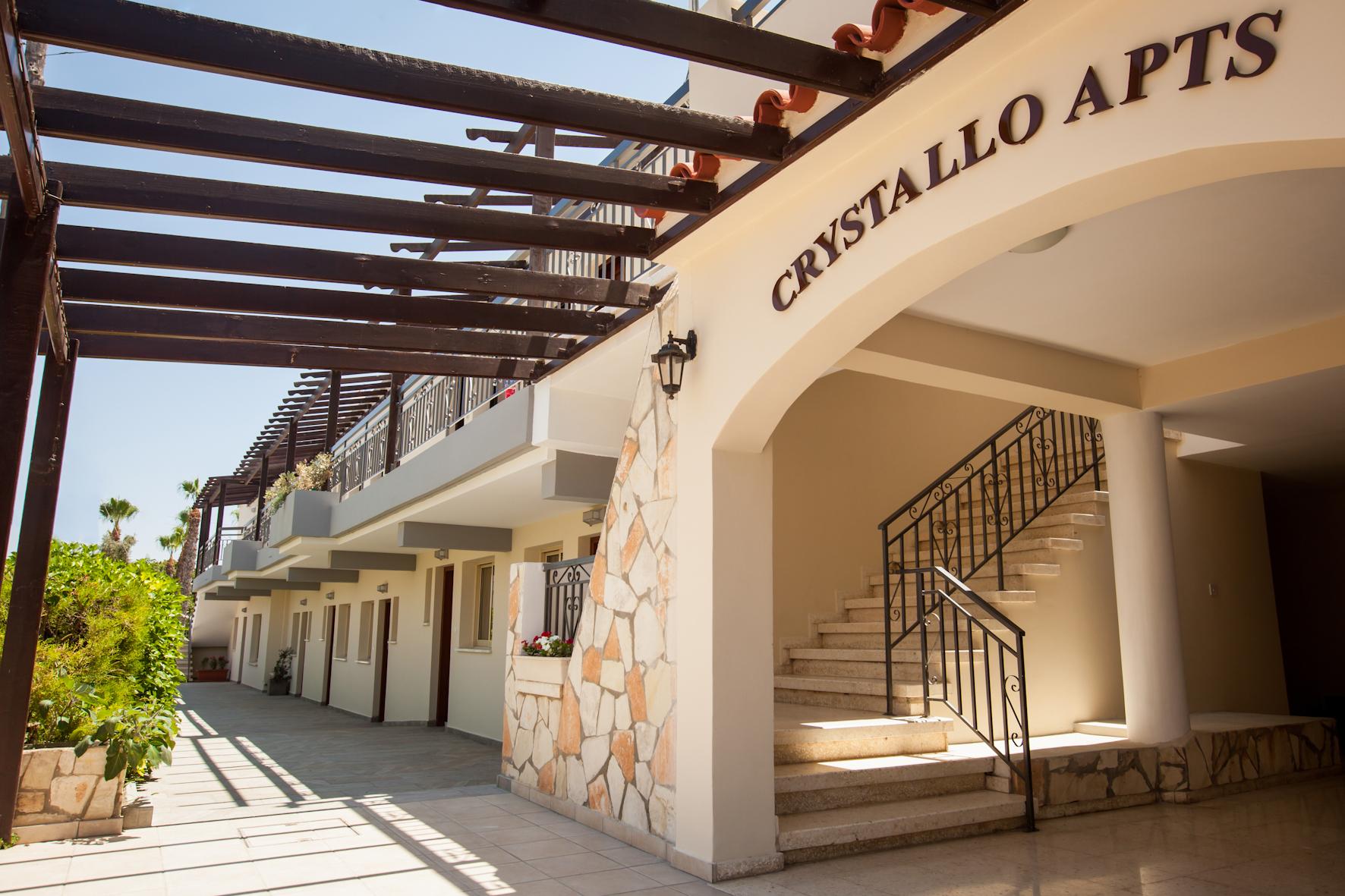 Crystallo Aparthotel 3*