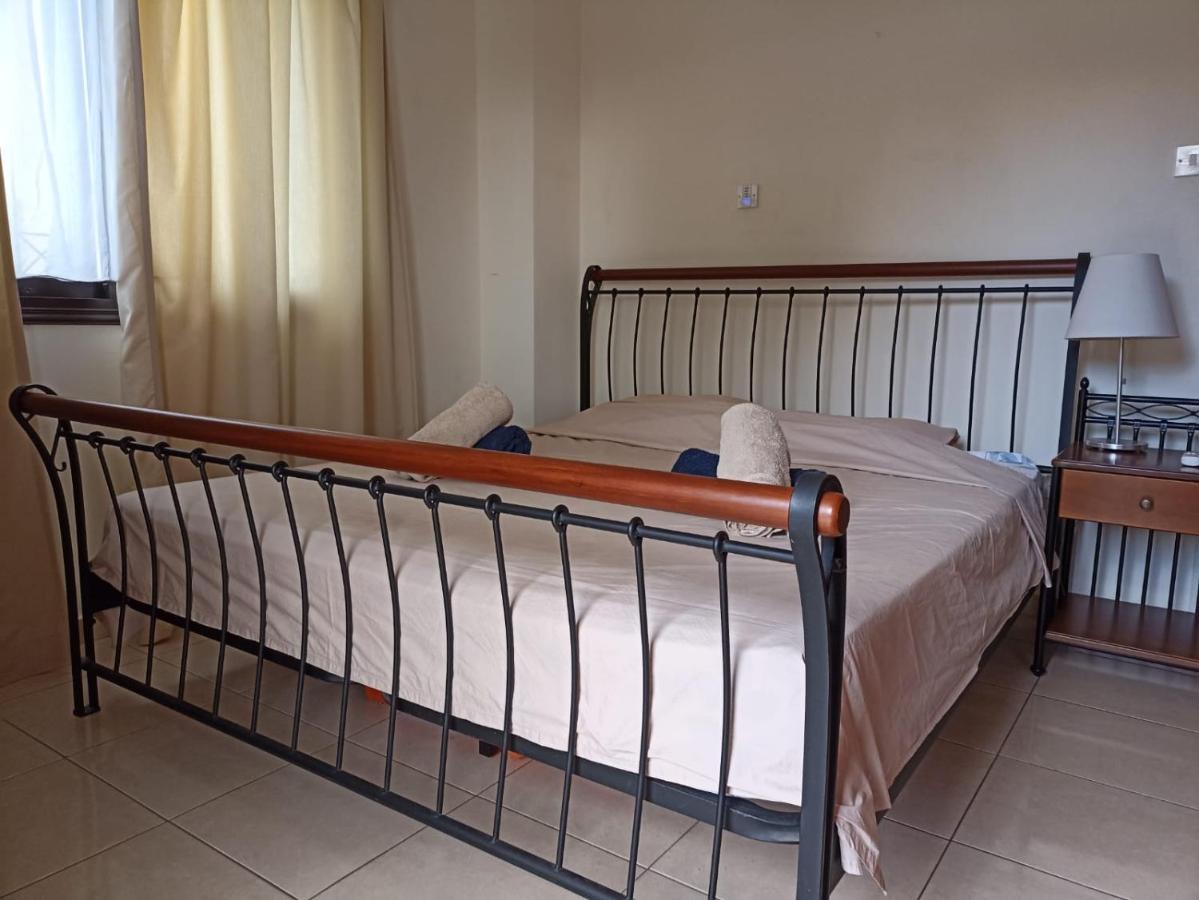 Faros Beach Apt A4 * Paphos