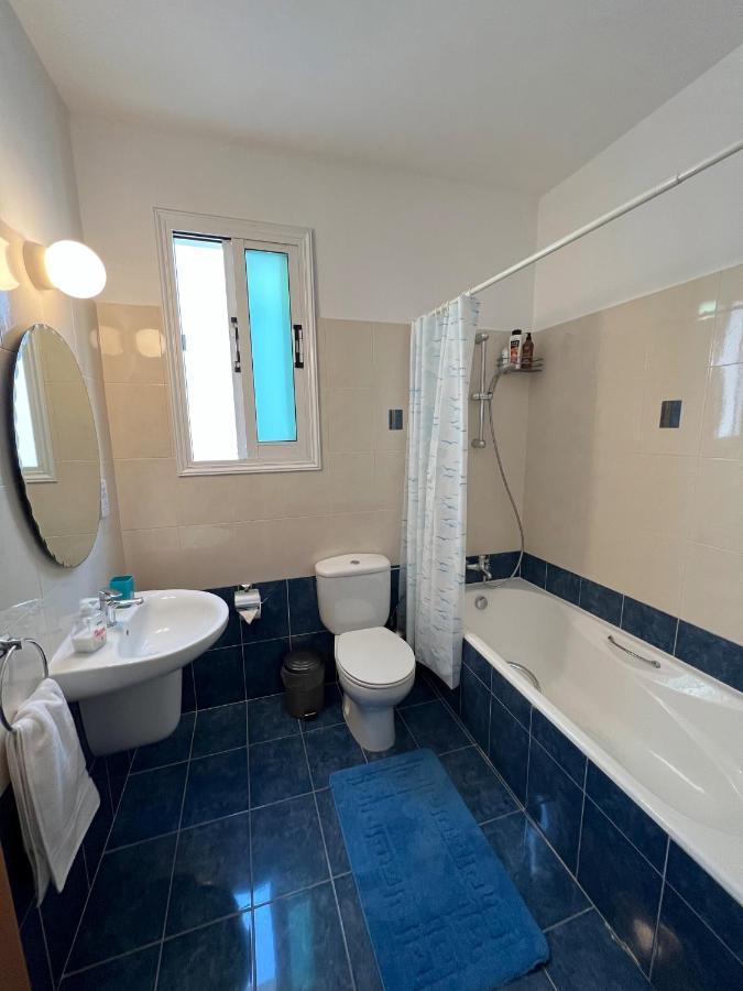 Three Bedroom Casa De *