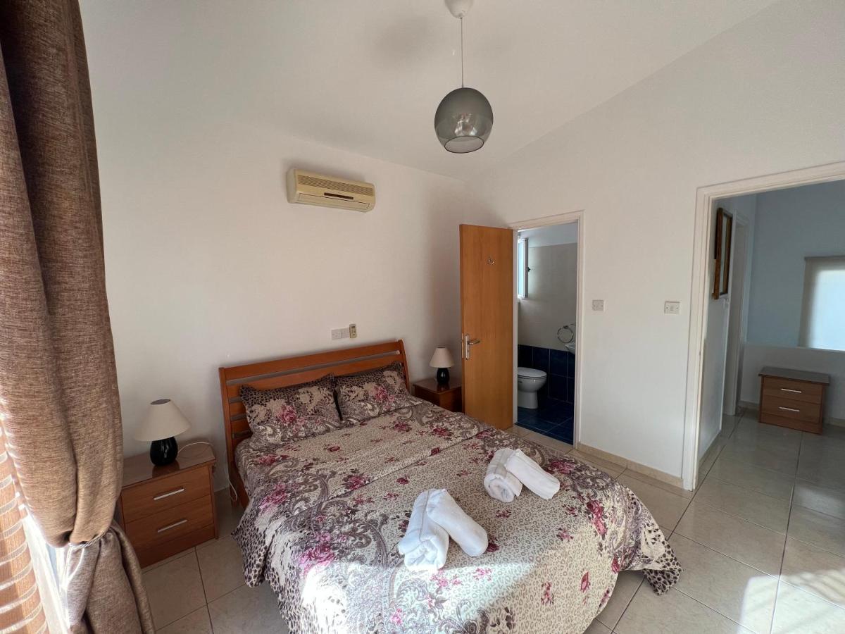 Three Bedroom Casa De *