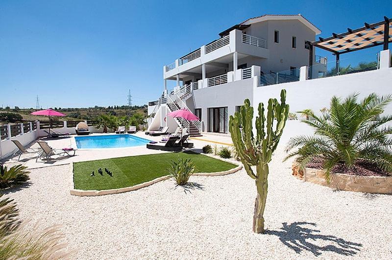 Villa Arcadia, Kallepia *