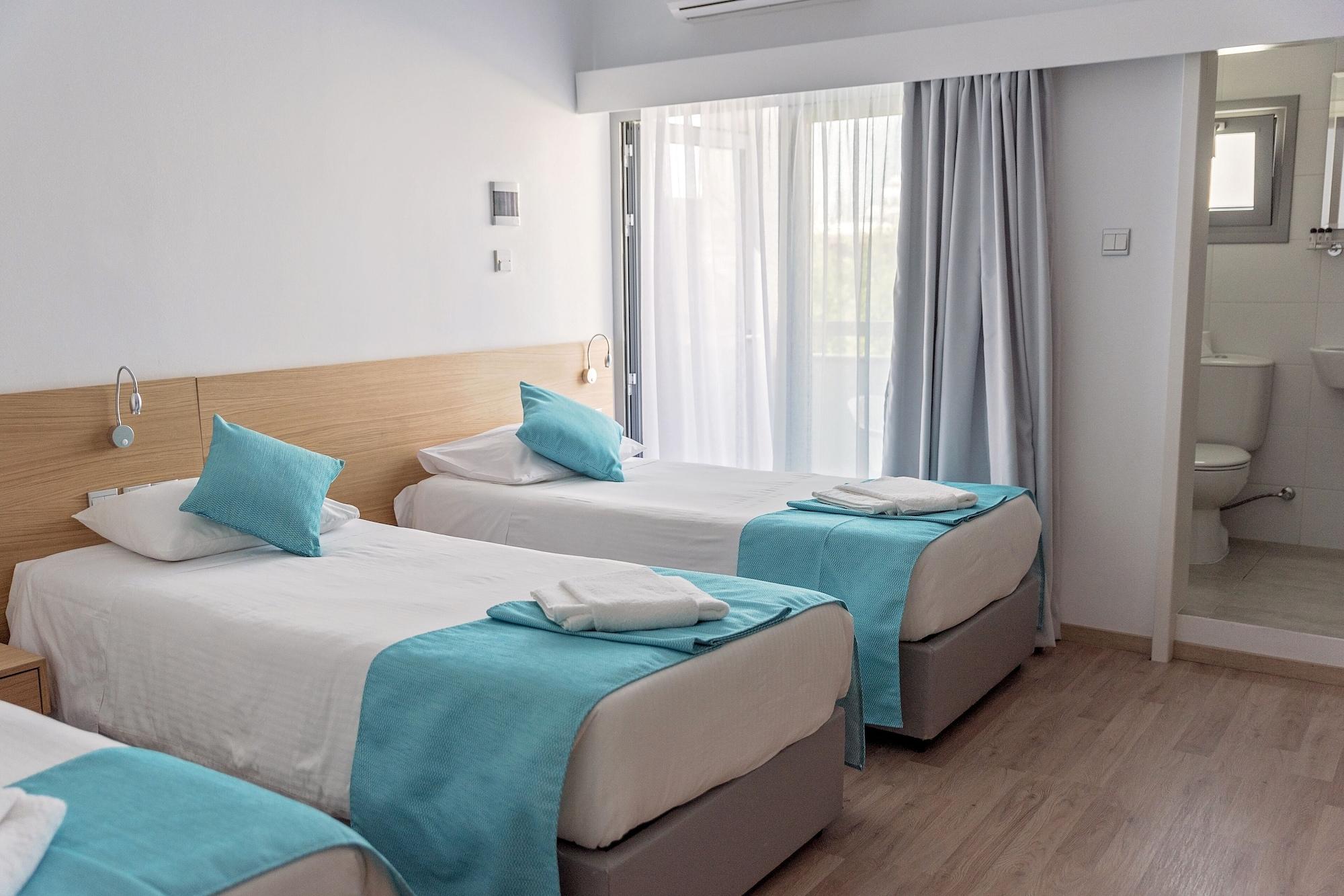 Hotel Pyramos 2*