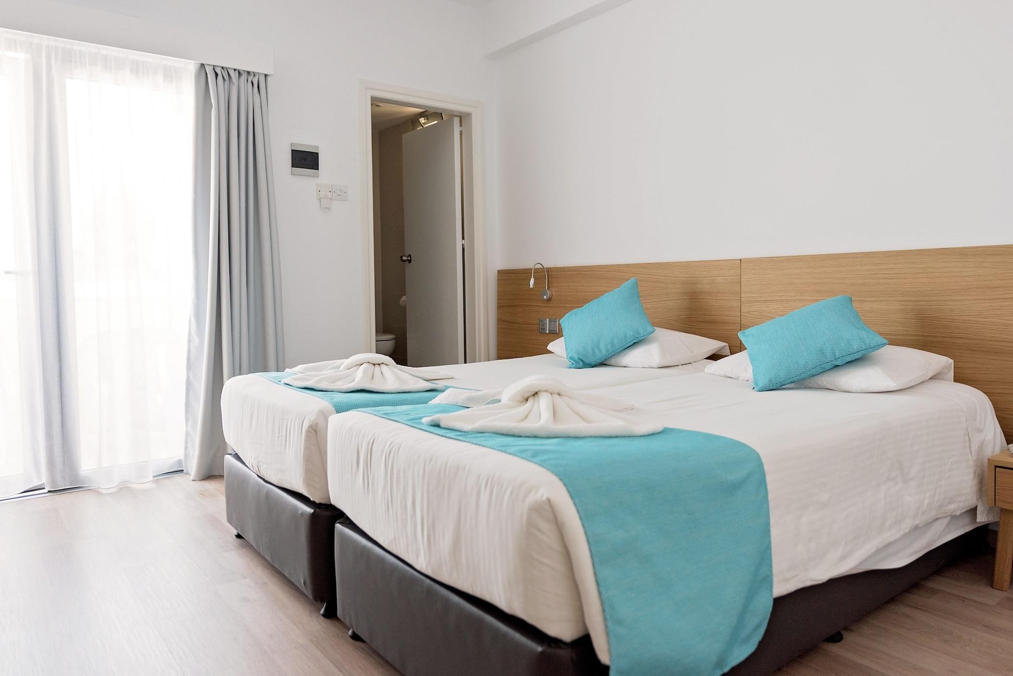 Pyramos Hotel 2*