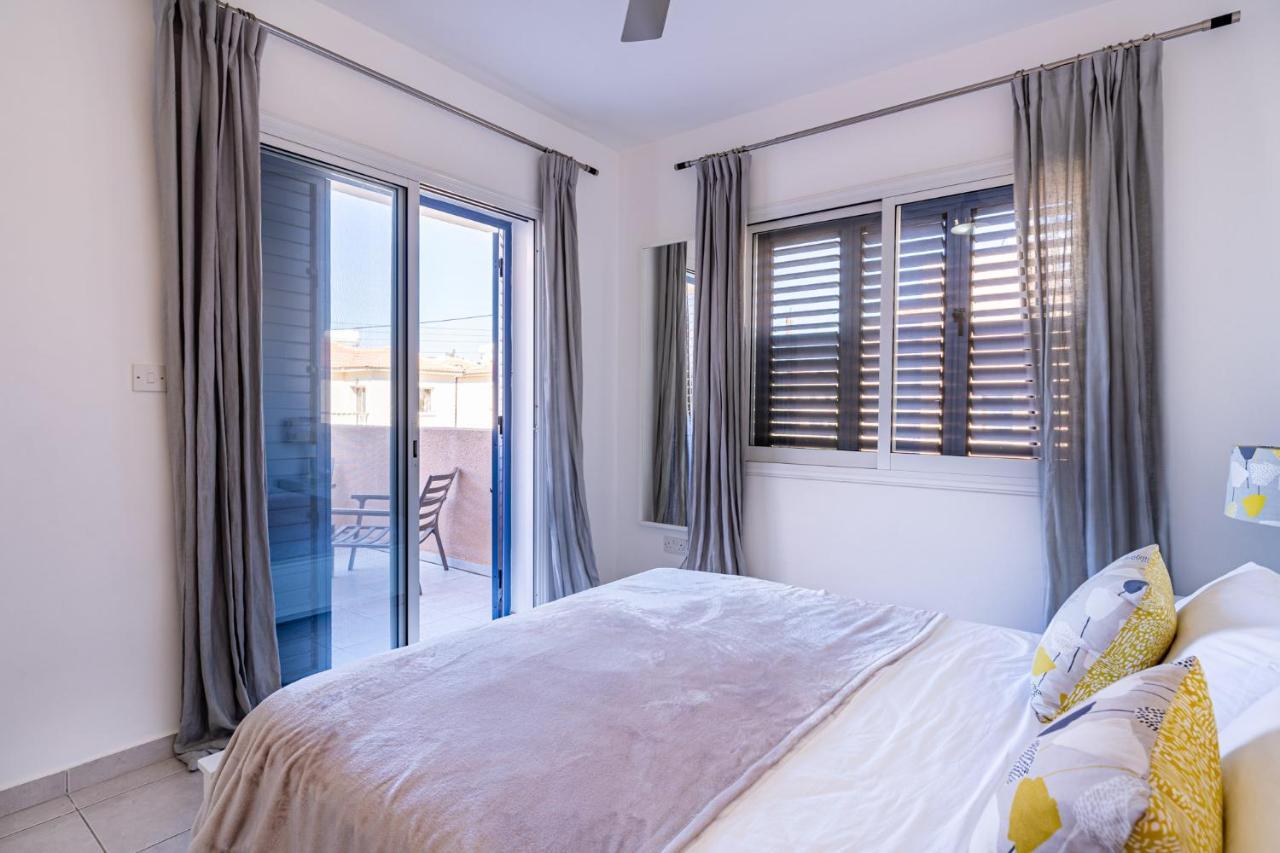Summer Breeze With Pool Apartment