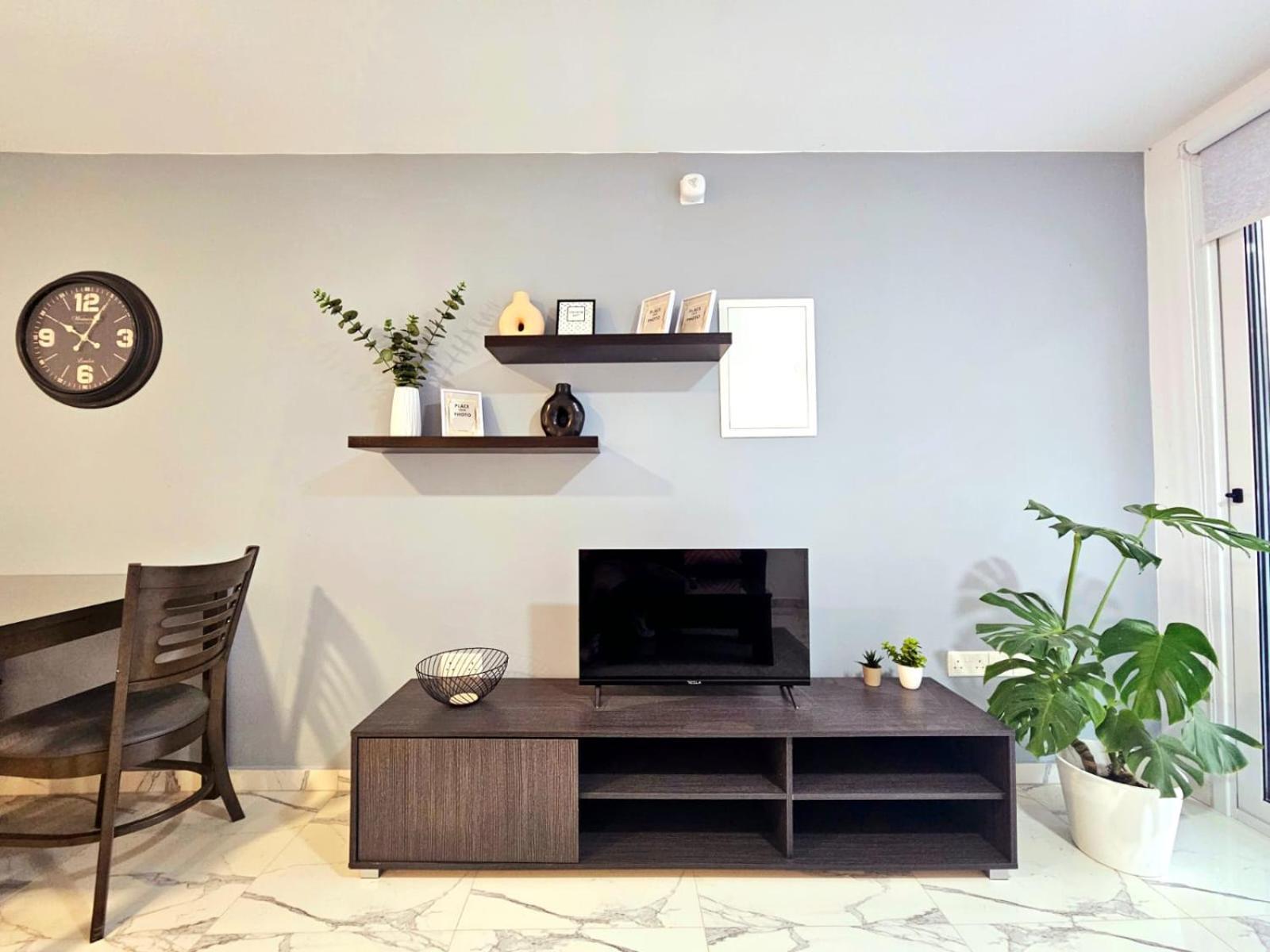 1bd Apartment *