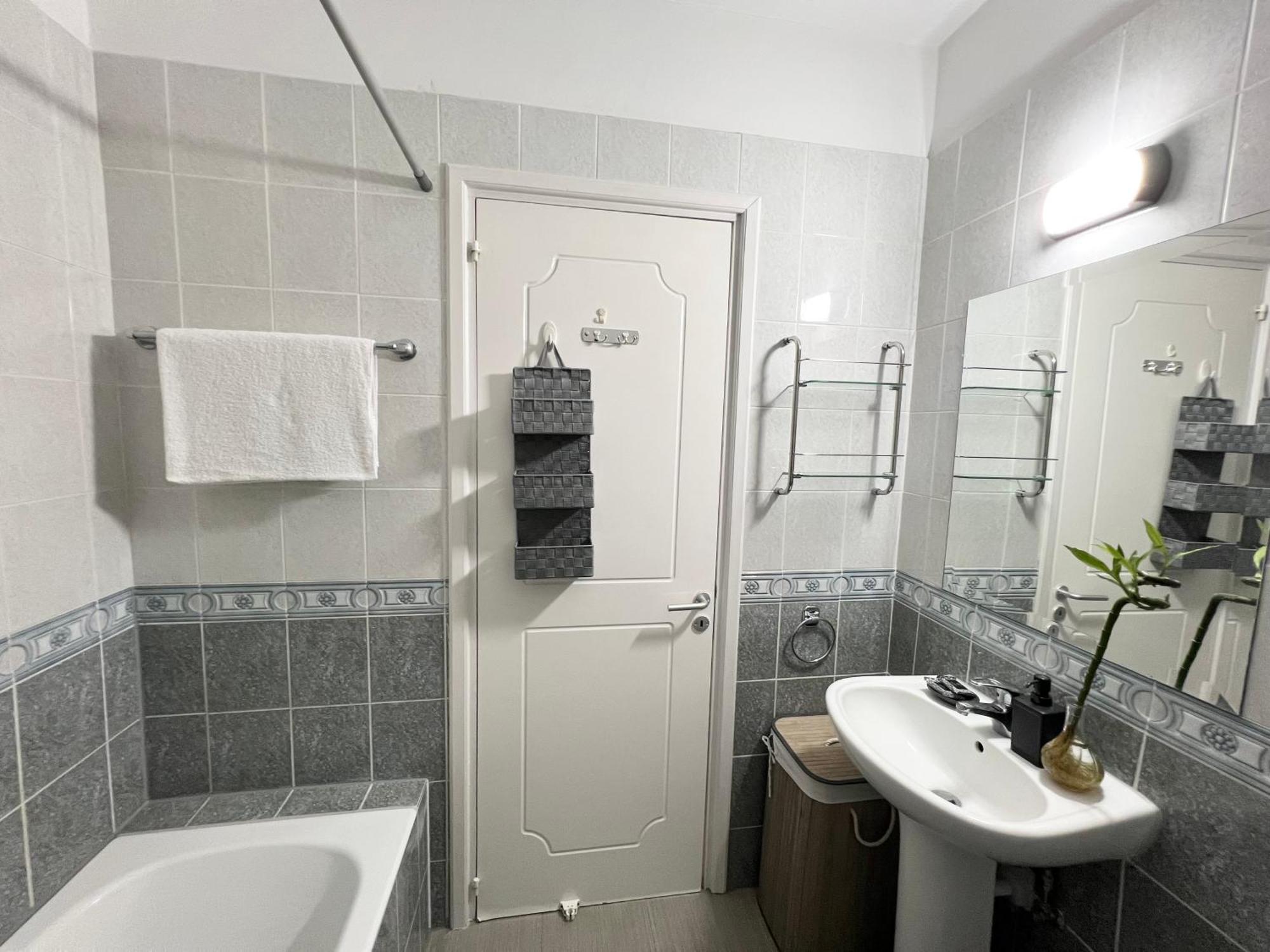 212 Apartment, A 2-bedroom Escape Apartment