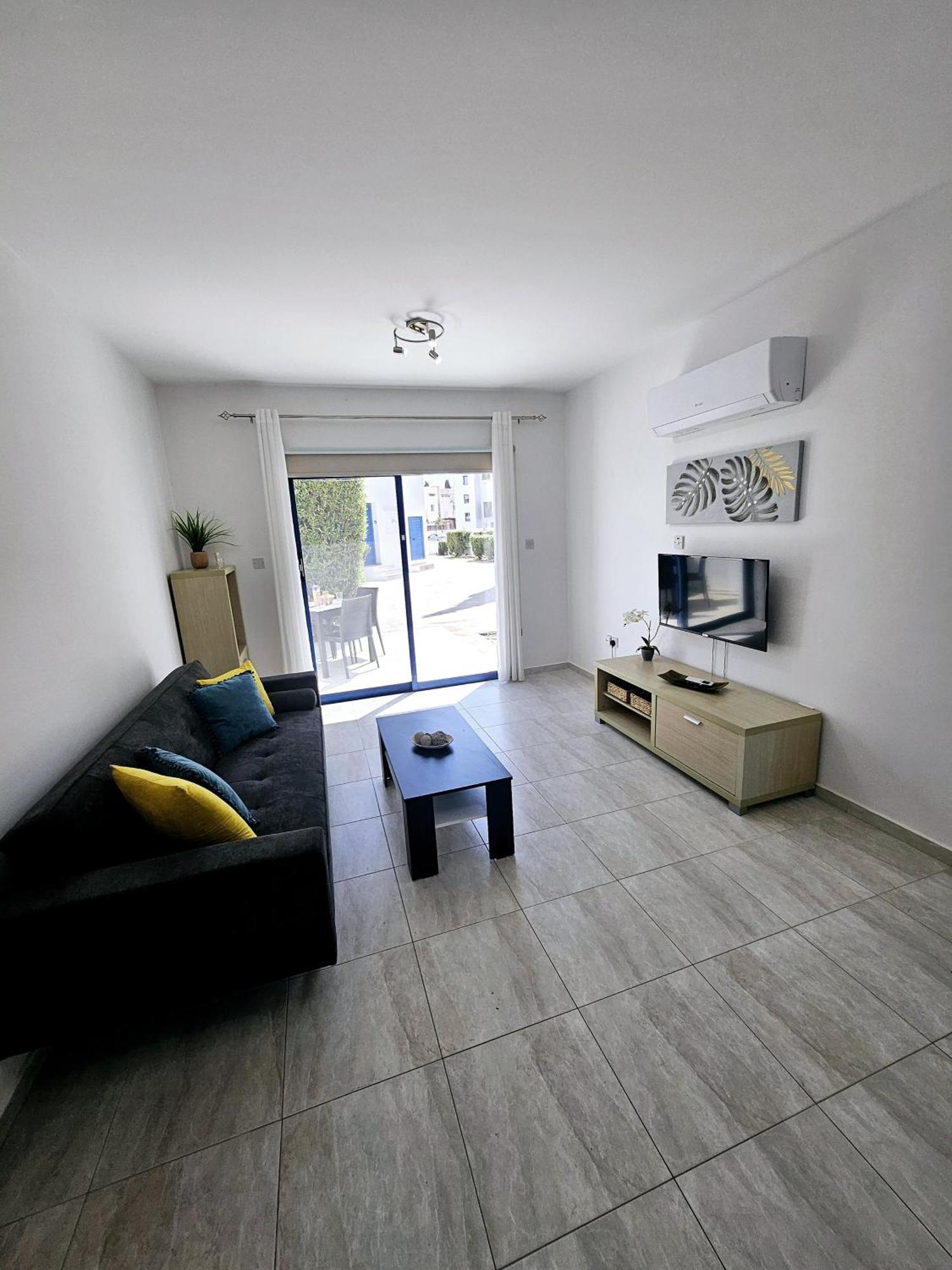 Marina Gardens, Delightful 2 Bedroom *