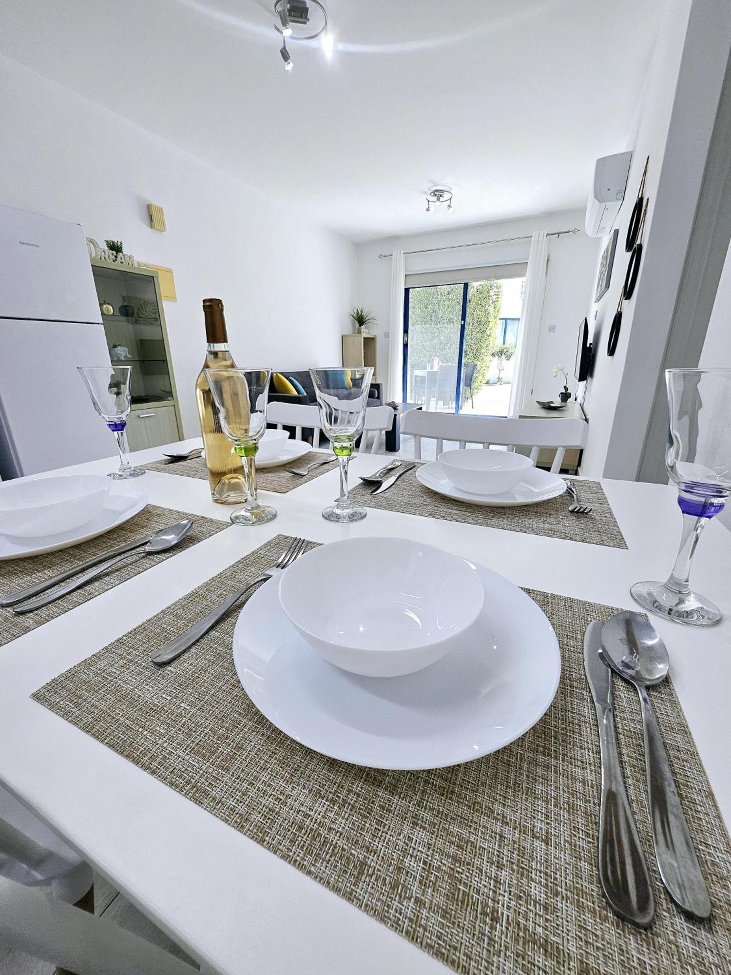 Apartment Marina Gardens, Delightful 2 Bedroom Paphos