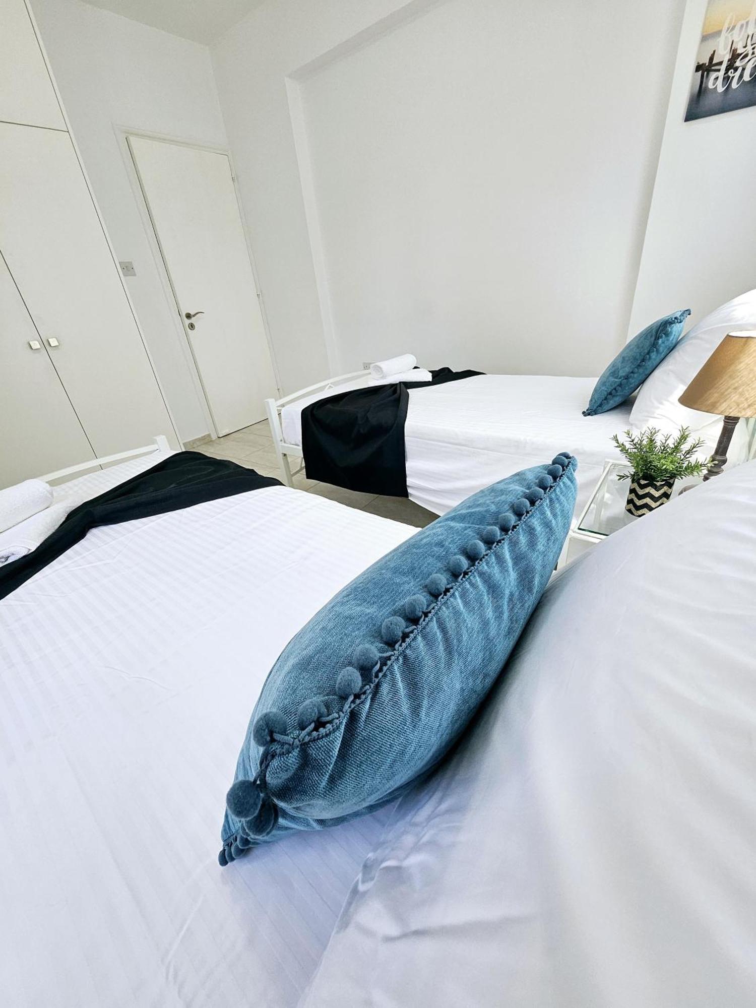 Marina Gardens, Delightful 2 Bedroom