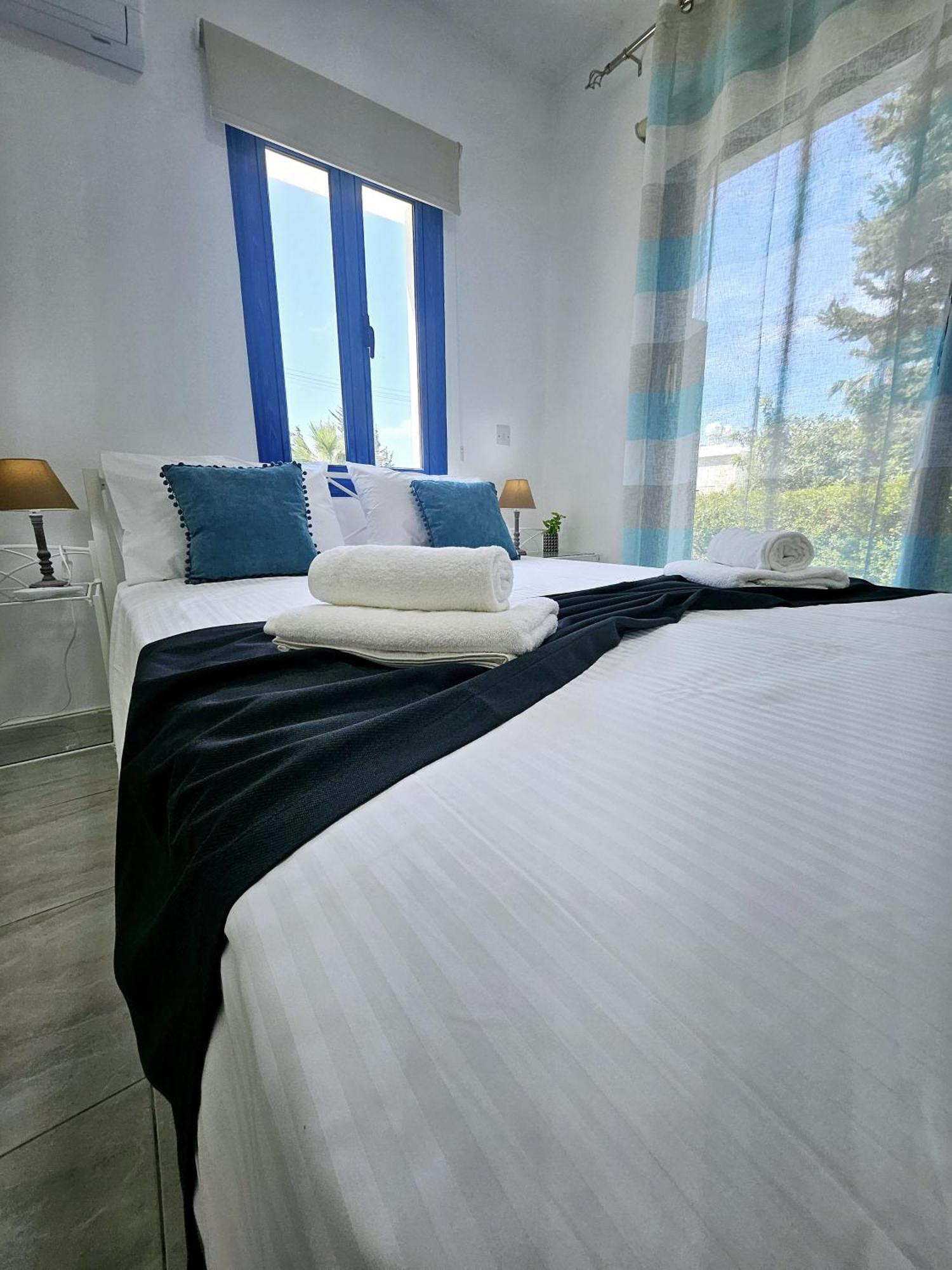Marina Gardens, Delightful 2 Bedroom *
