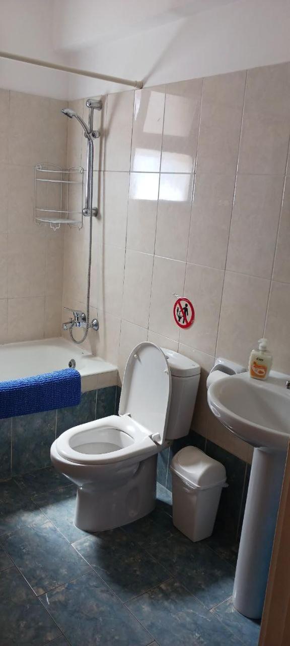 Faros Beach Apt A4 *