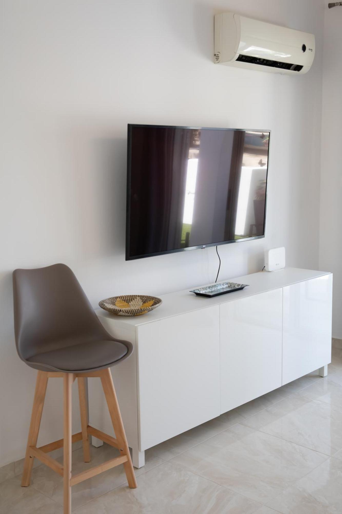 Taheli Riverside Townhouse In Tourist Area Paphos
