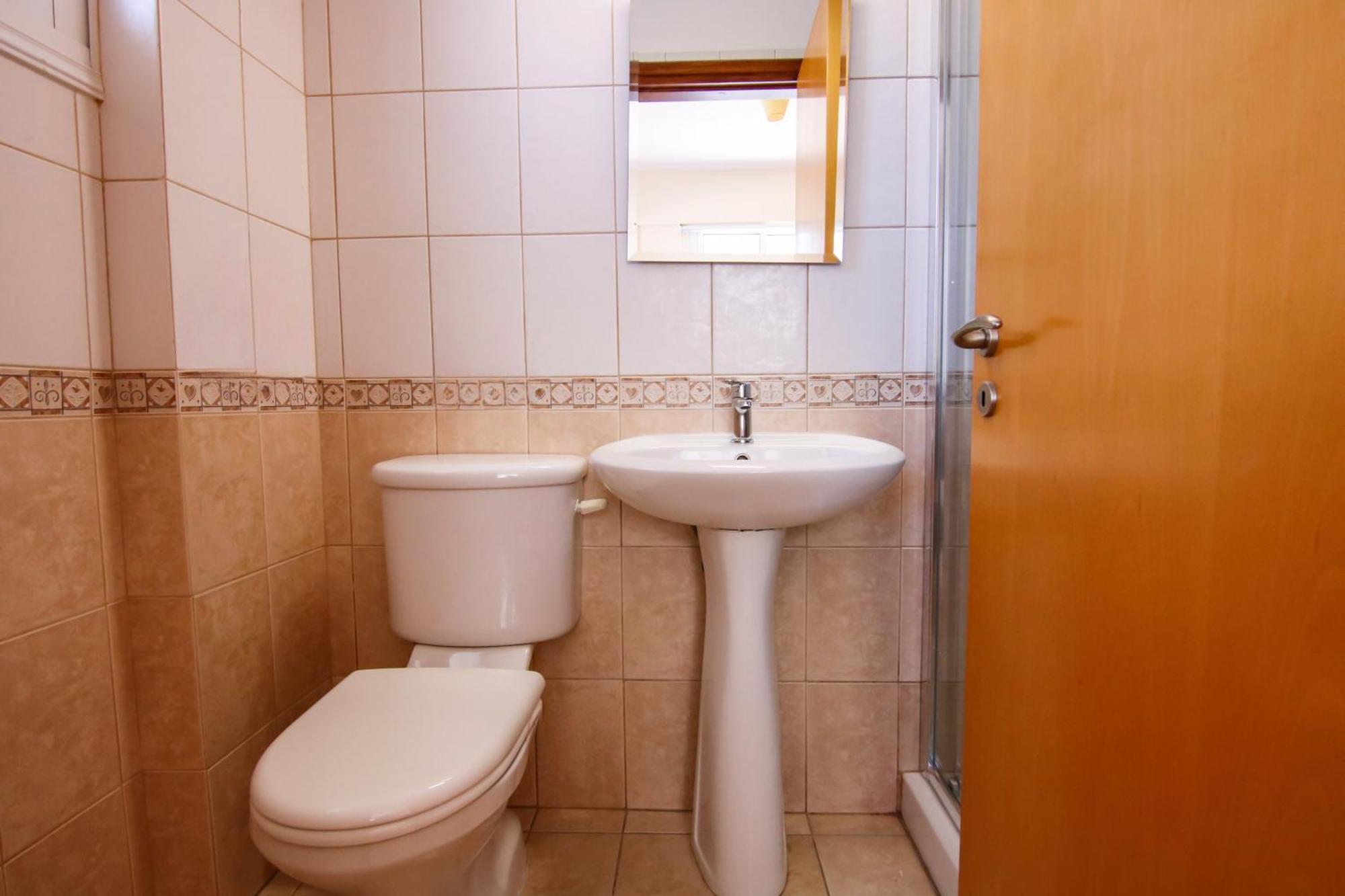 Apartment Phaedrus Living: Universal Flat Alina *