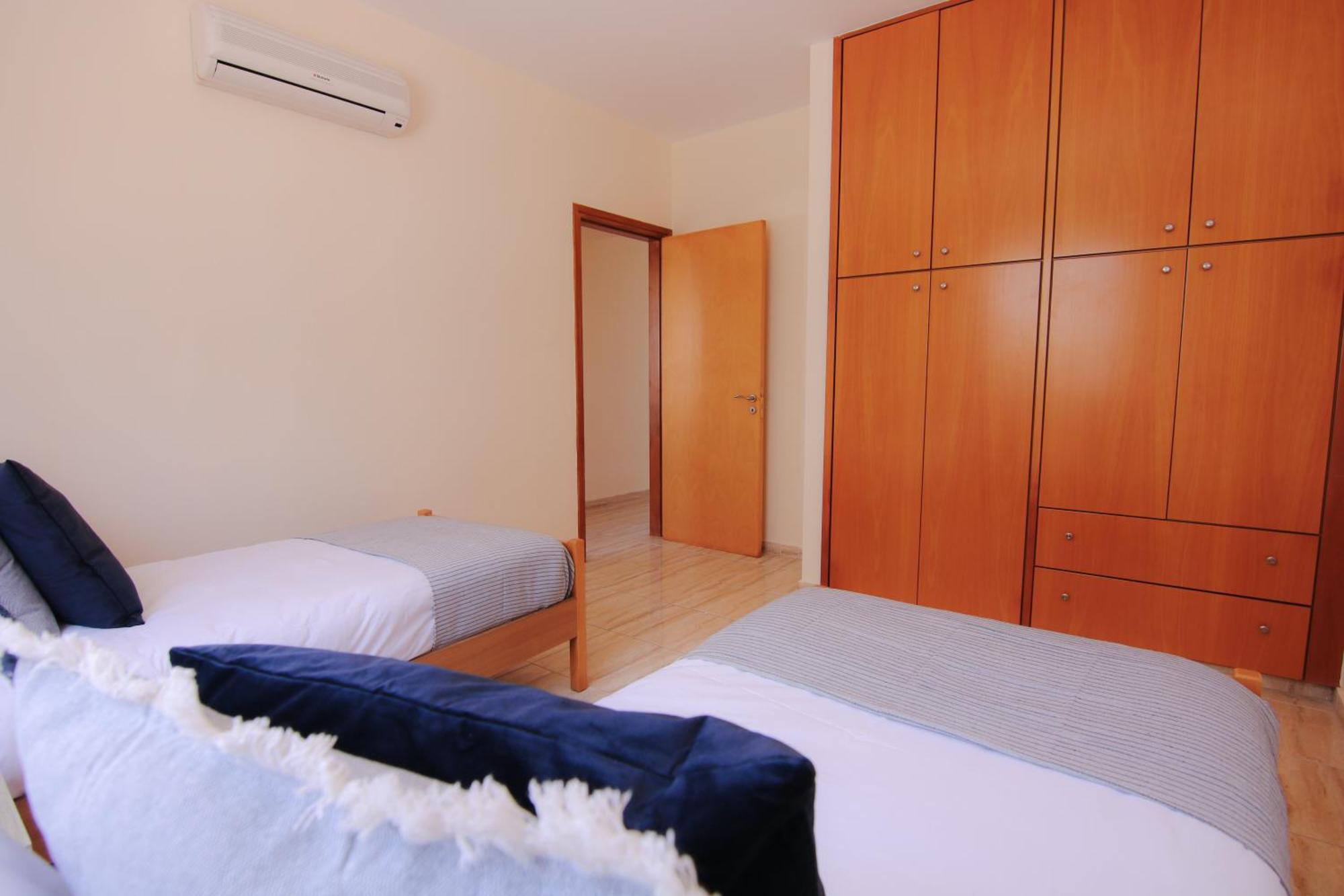 Apartment Phaedrus Living: Universal Flat Alina