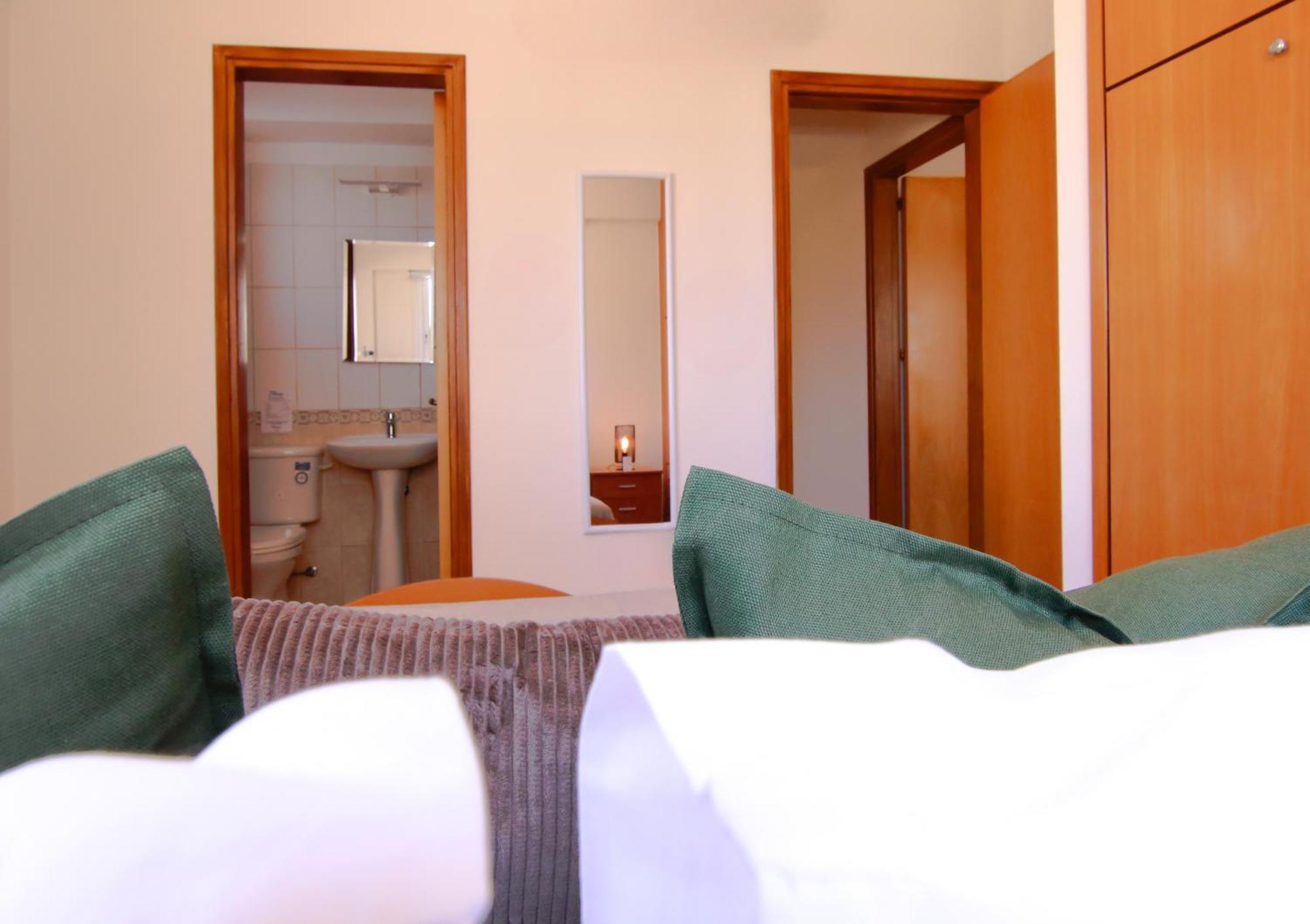 Apartment Phaedrus Living: Universal Flat Alina