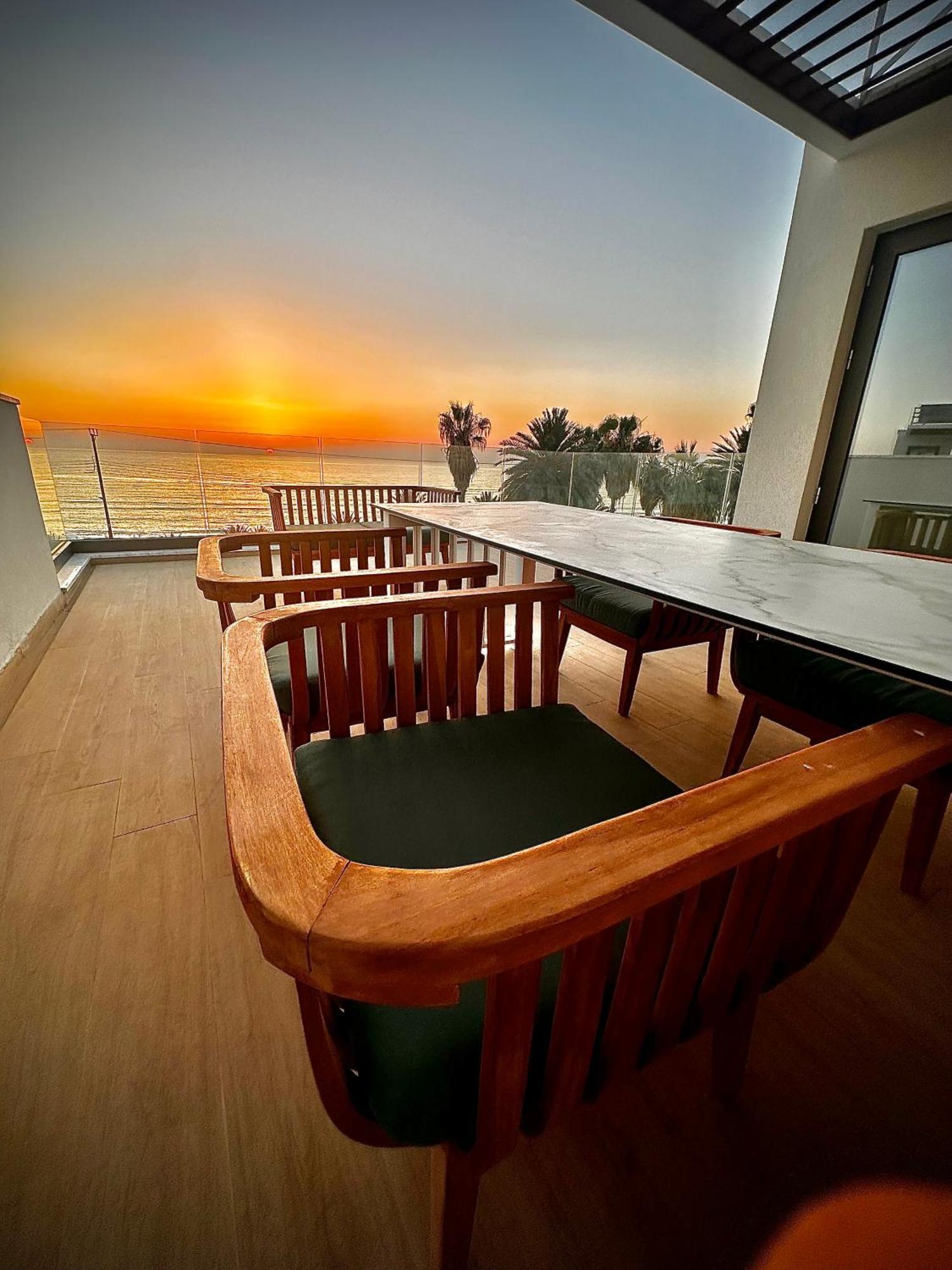 Santa Barbara Seafront W Jacuzzi Pool Villa